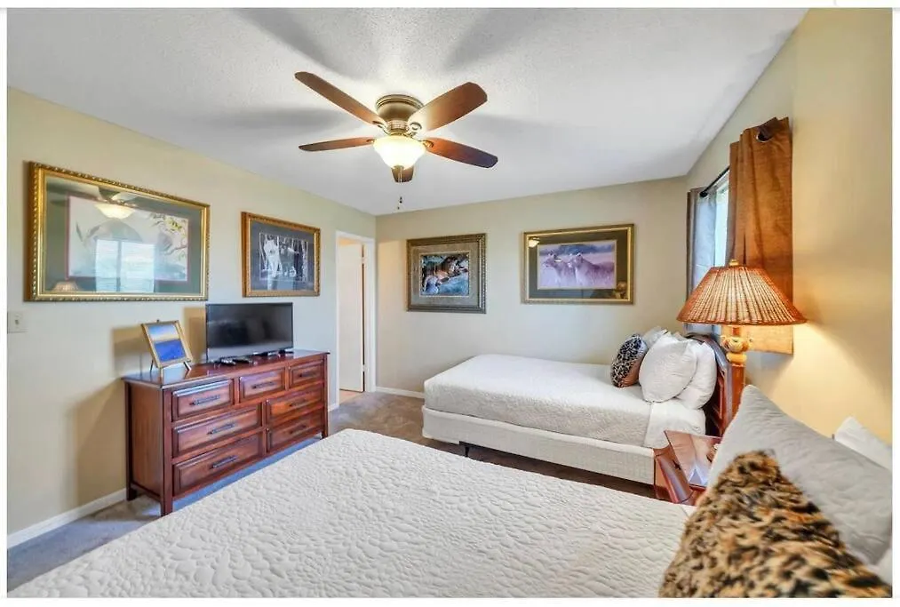 New Listing!!! 4 Min Walk To The Beach! Destin 0*,  Stati Uniti