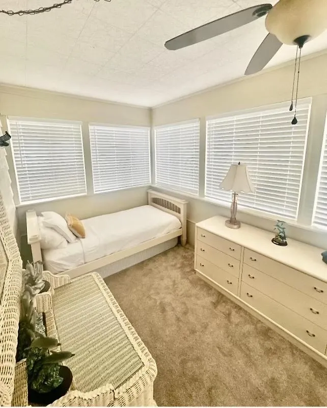 New Listing!!! 4 Min Walk To The Beach! Destin